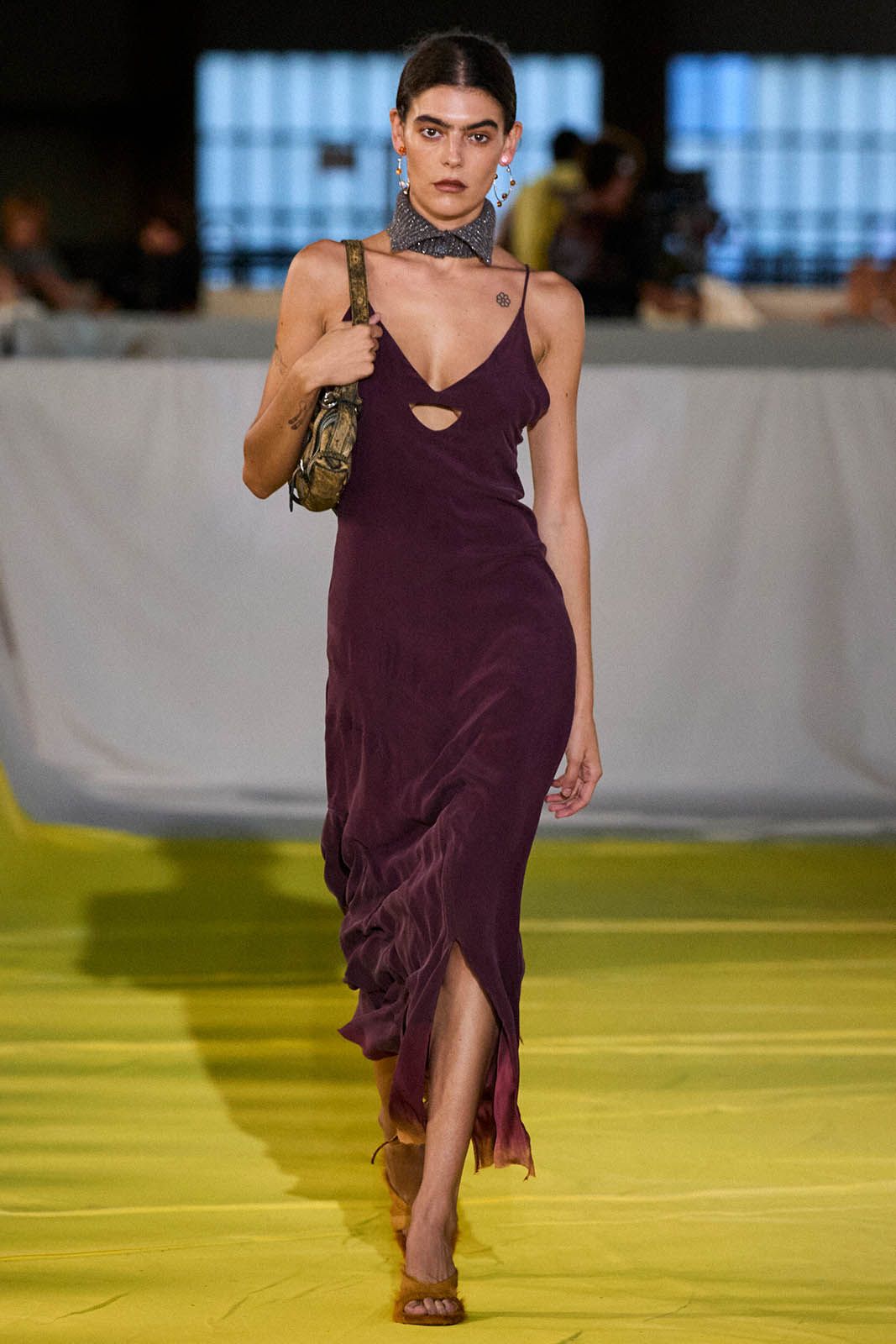 RUNWAY_LOOK_22_DESIGUAL_STUDIO_FASHION_SHOW_2025_2.jpg