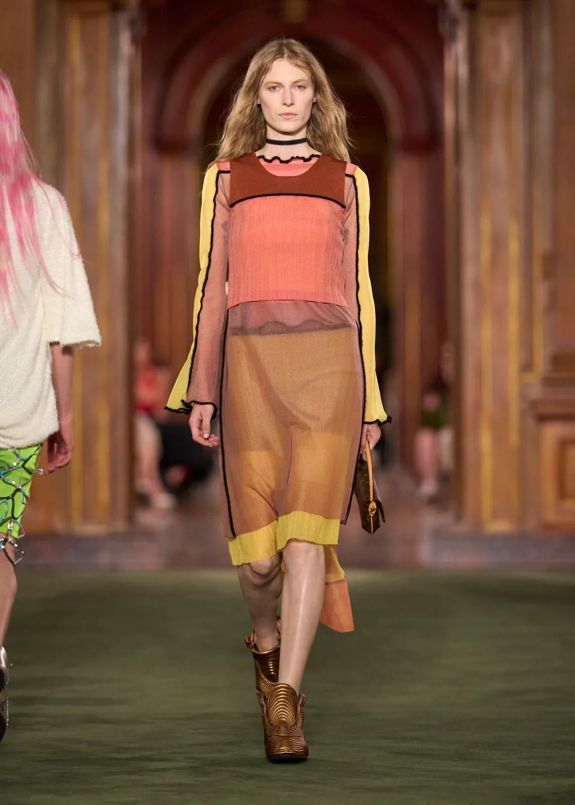 metal-louis-vuitton-cruise-2027-14.webp