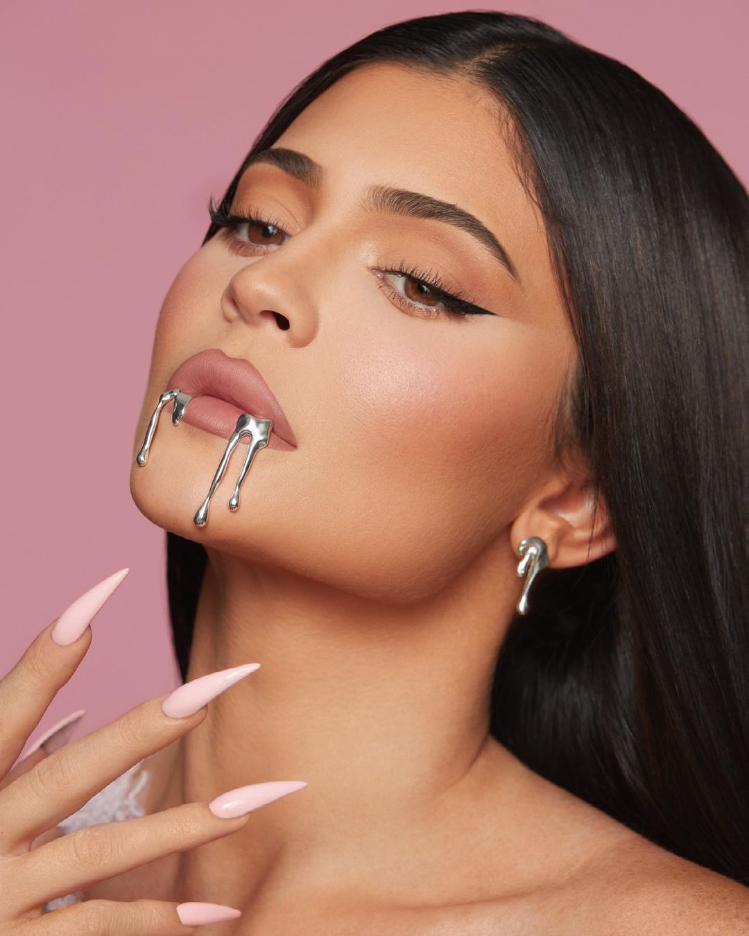 KYLIE-JENNER-IN-STEFFELEOFF.jpg