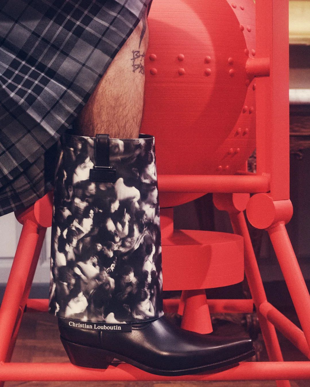 metal-christian-louboutin-11.webp
