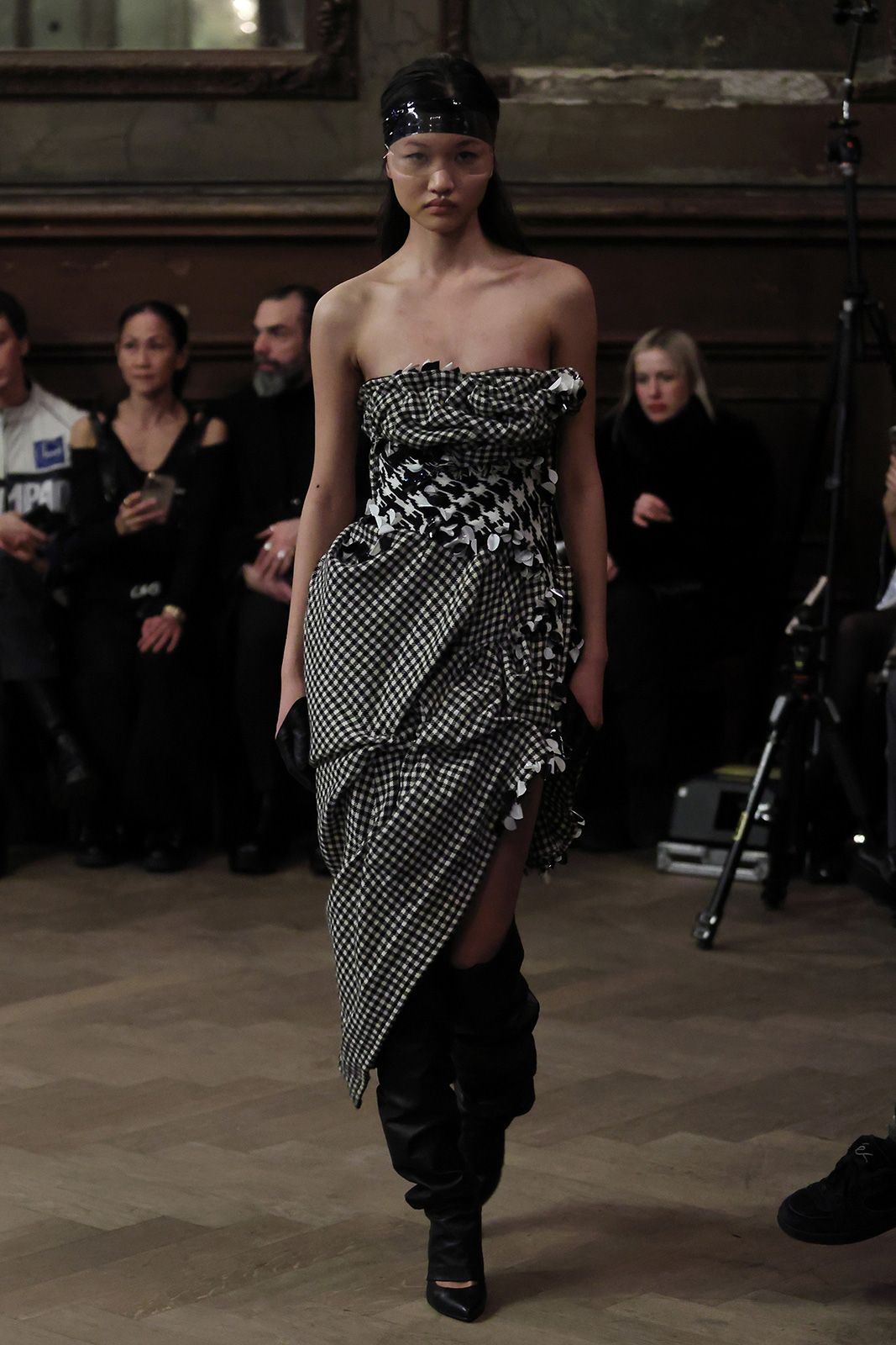 LOU_DE_BÈTOLY_AW25_Look2_Press_by_Boris-Marberg_for_BFW.jpg