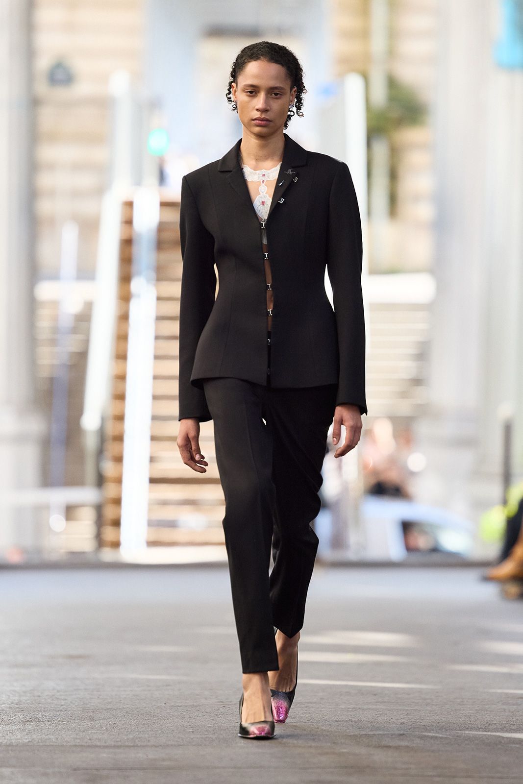 Julie-Kegels_ss26_runway_press_look03.jpg