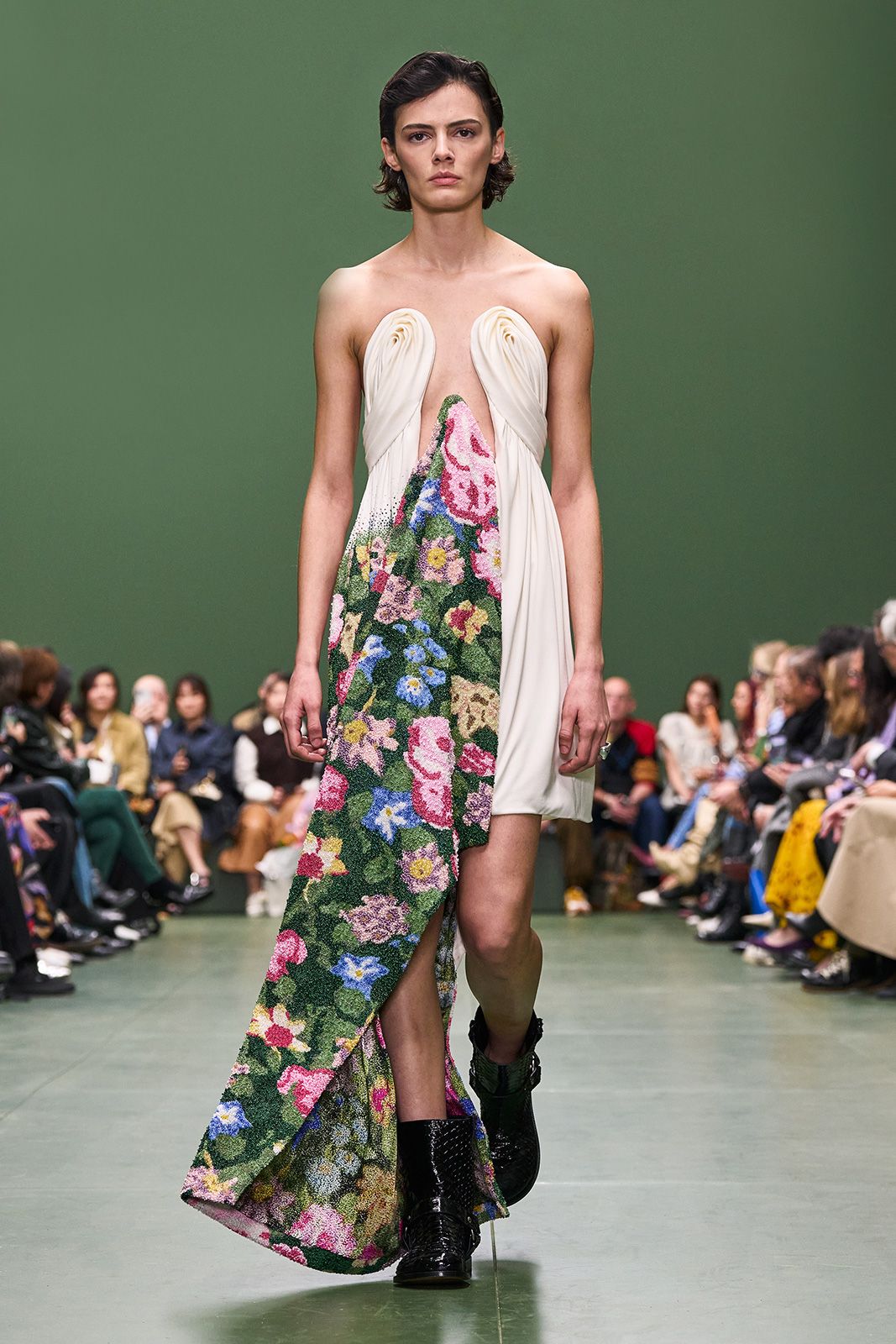 LOEWE_FW24_WW_SHOW_RUNWAY_28.jpg