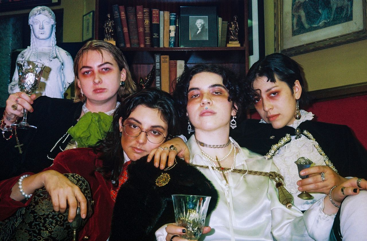 Girlfriday Metalmagazine 1.jpg