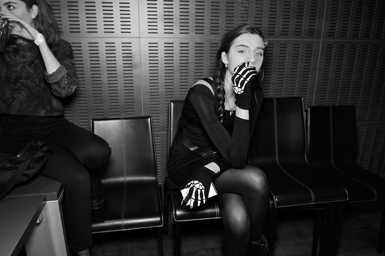 Glove Metalmagazine 4.jpg