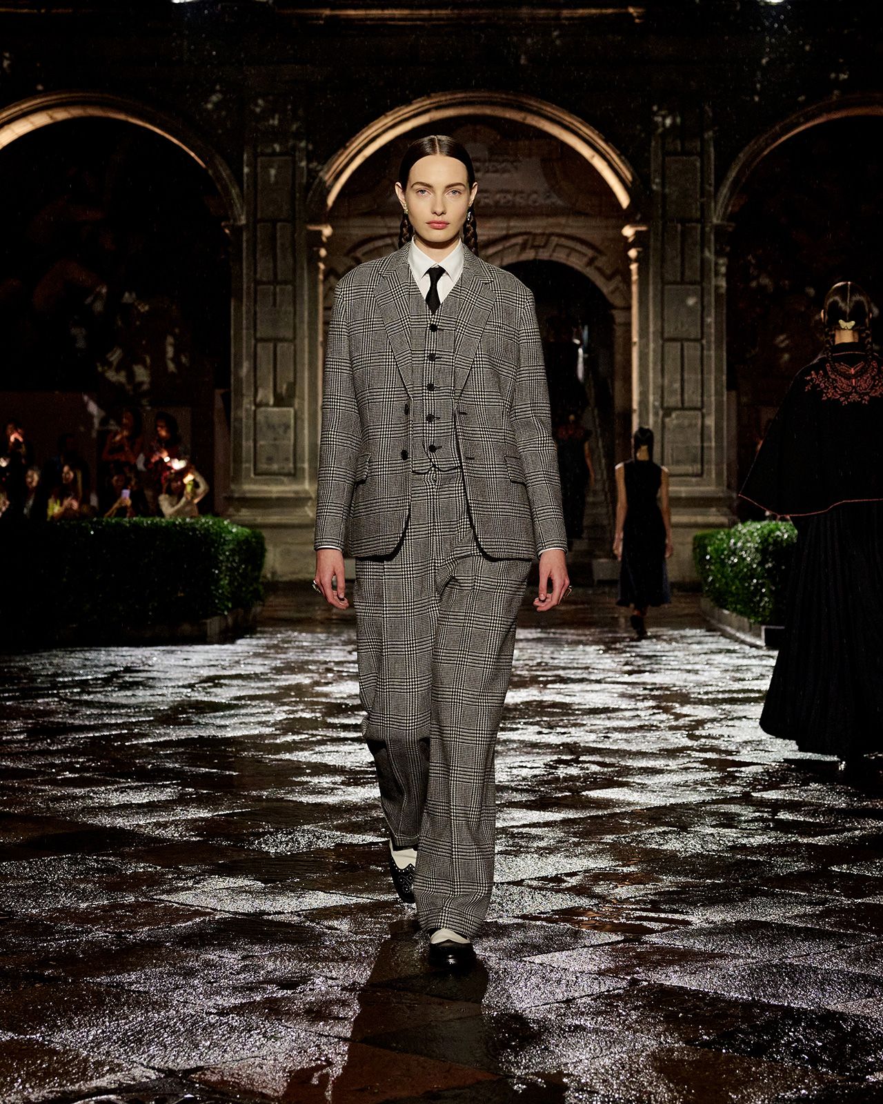 Dior Cruise 2024 25.jpg