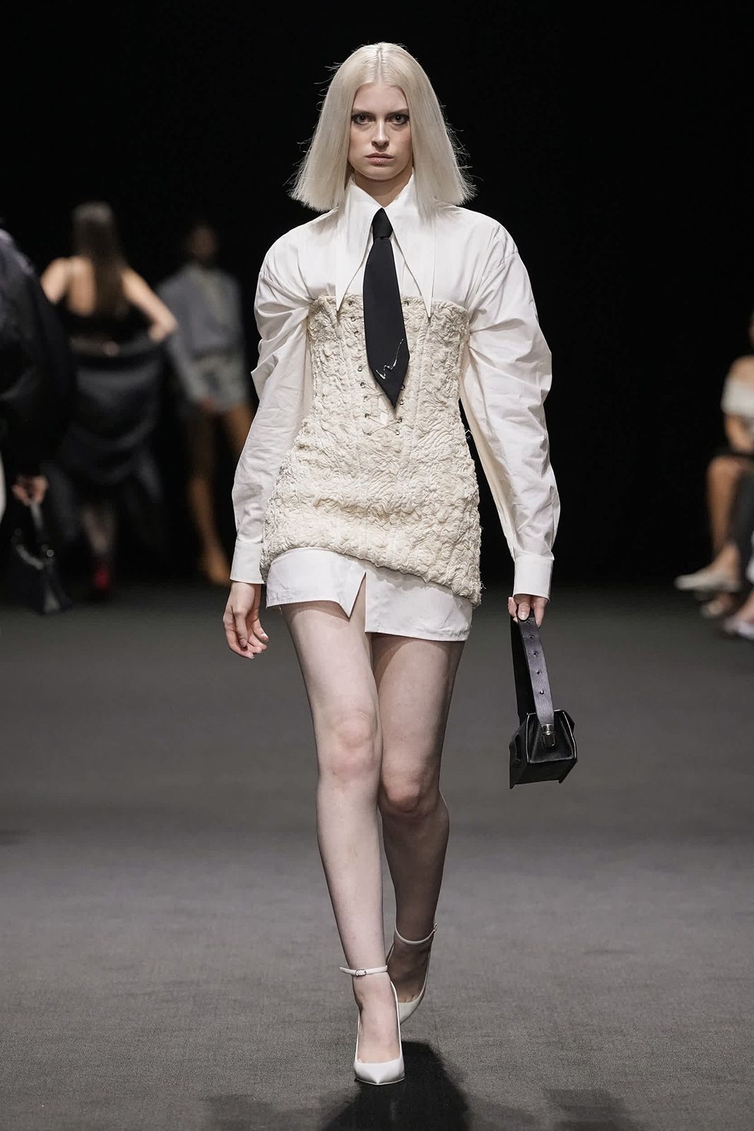 WEINSANTO_DUBAI-FASHION-WEEK_AW25-26_010.jpg