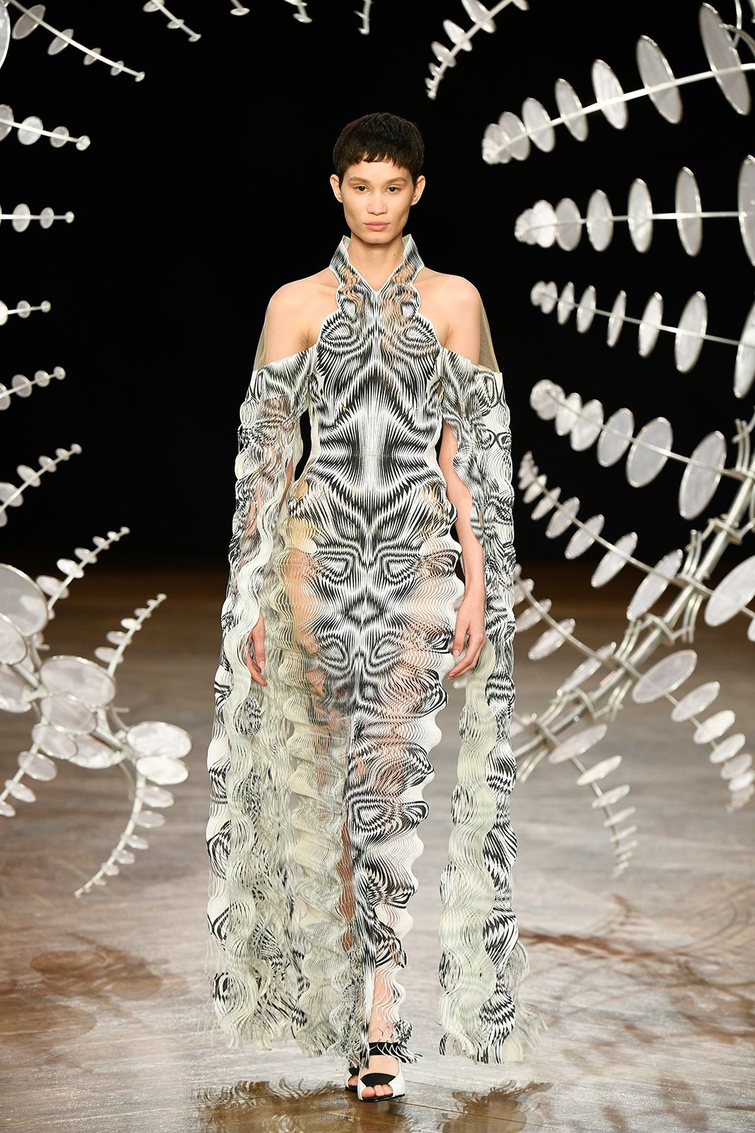 Iris_van_herpen_exhibit_7.jpg
