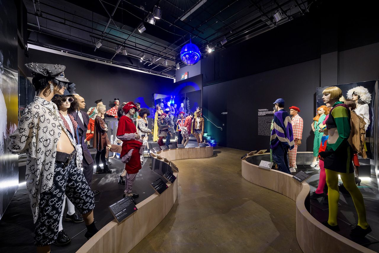 Outlaws-Fashion-and-Textile-Museum_4.jpg