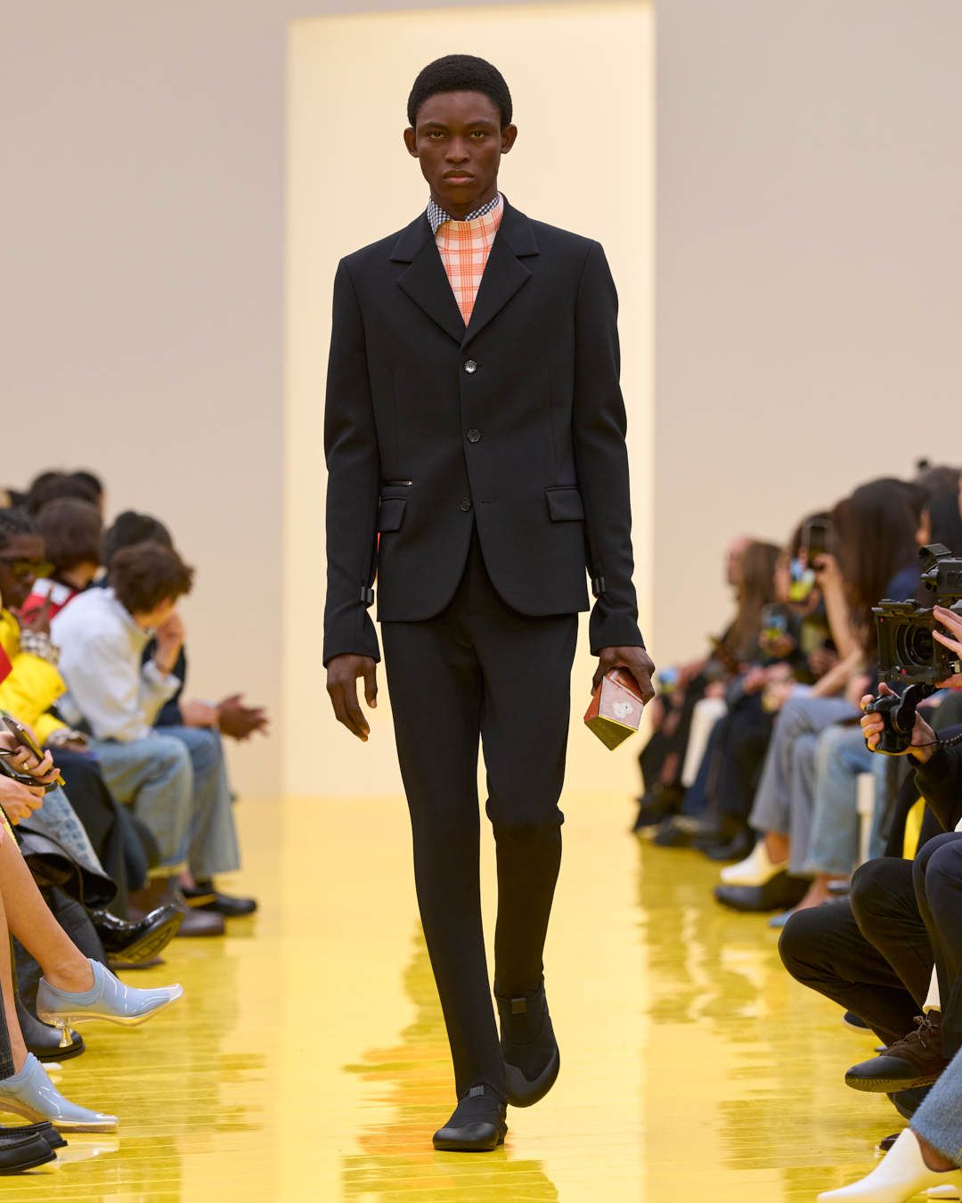 LOEWE_FAL-WINTER-26_19.jpg