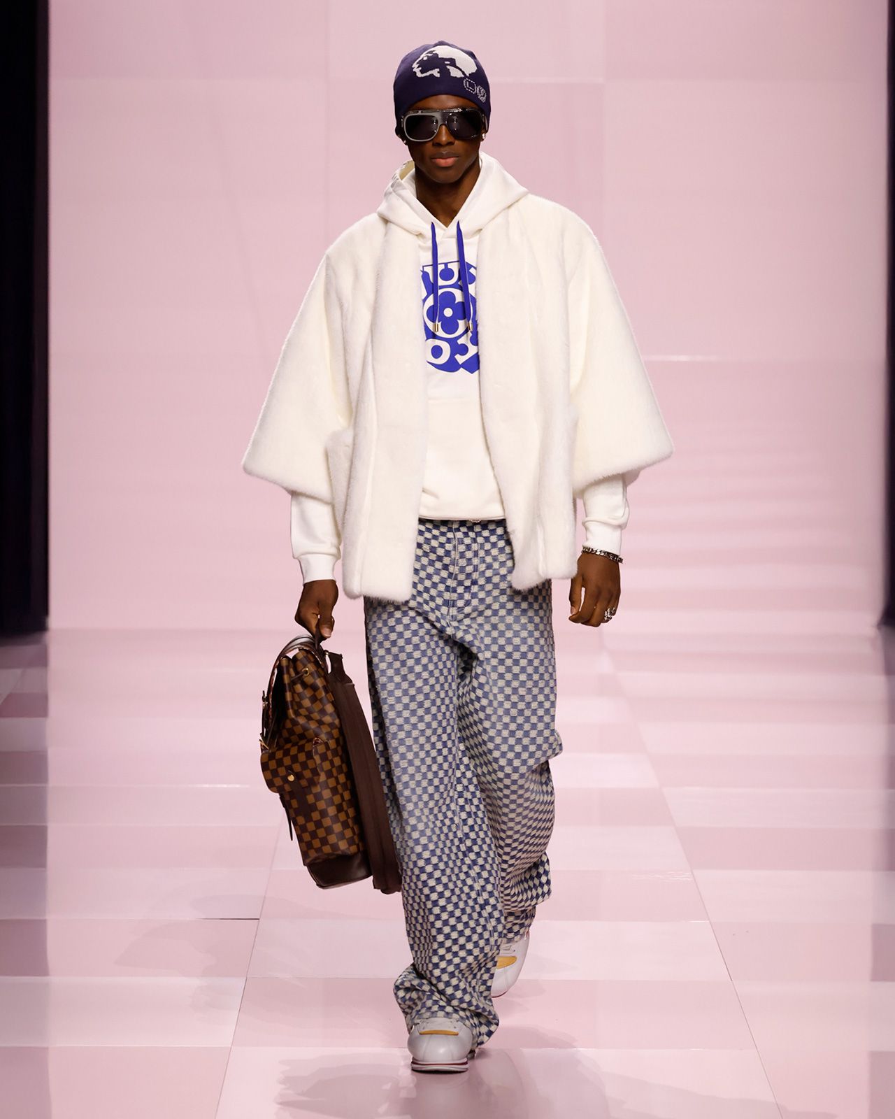 LOUIS-VUITTON-MENrsquo;S-FALL-WINTER-2025-SHOW-LOOK-59.jpg
