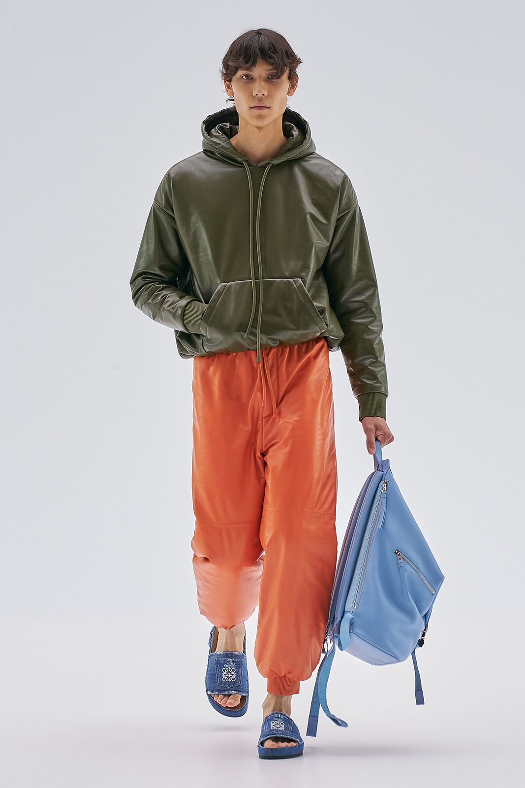 Loewe S S23 Mens Show Runway Look 37 Front Rgb Cropped 2x3 37.jpg