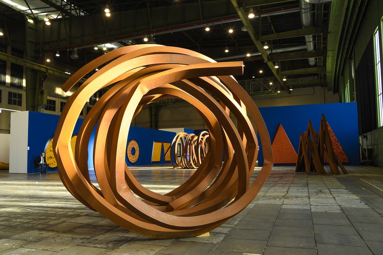 Bernar Venet Metalmagazine 5.jpg