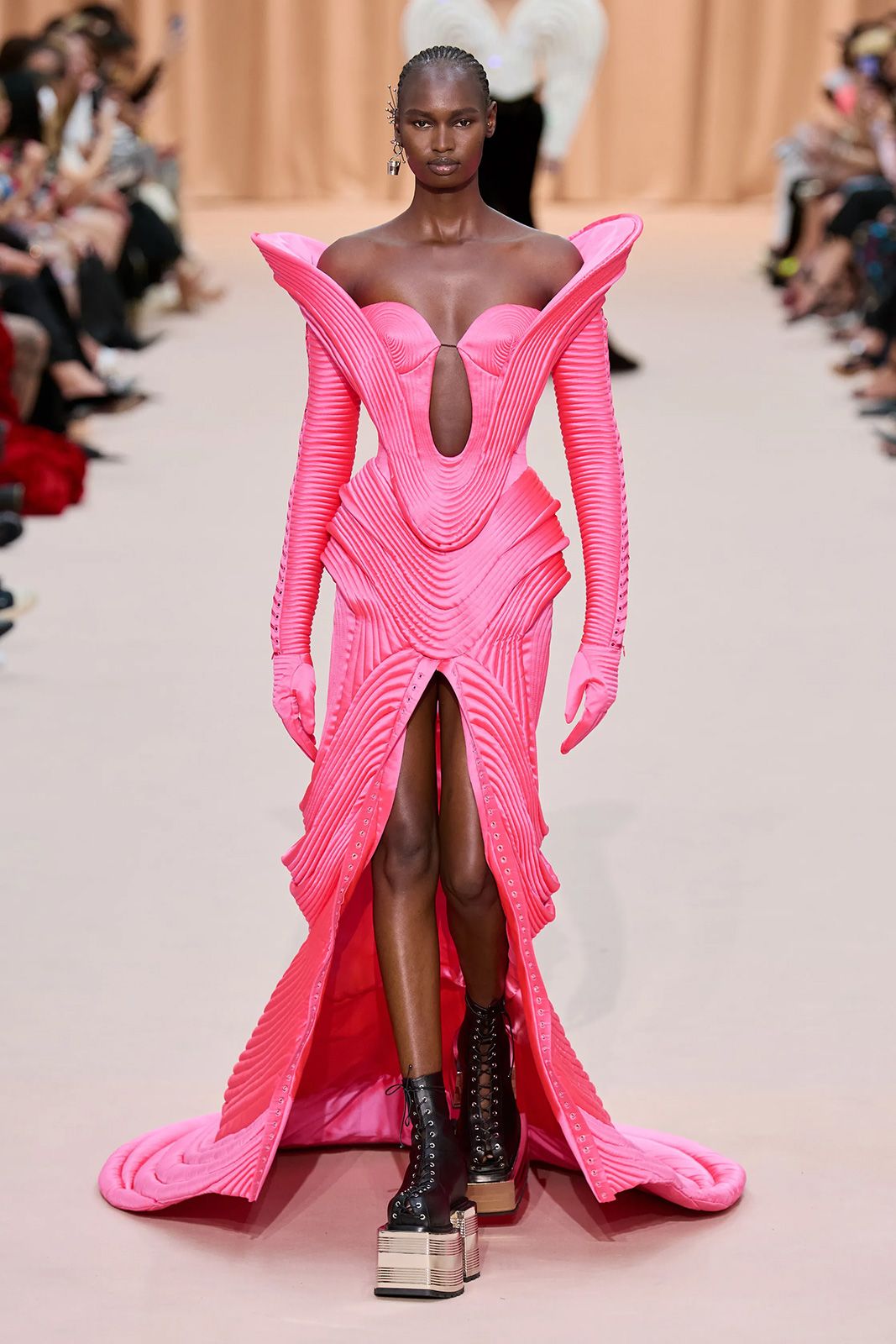 00043 Jean Paul Gaultier Fall 2022 Couture Credit Gorunway.jpg