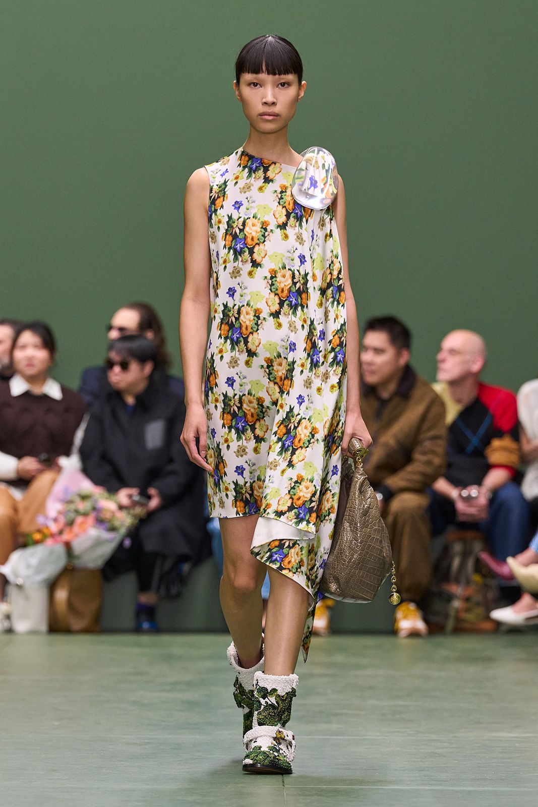 LOEWE_FW24_WW_SHOW_RUNWAY_25.jpg