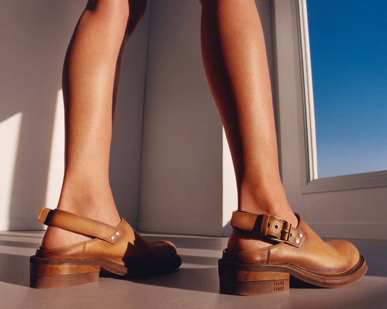MM26_Campaign_SS_Photo_Shoes_Derived_S02_NO_TATTOO_NoLogo_5x4_150dpi.jpg