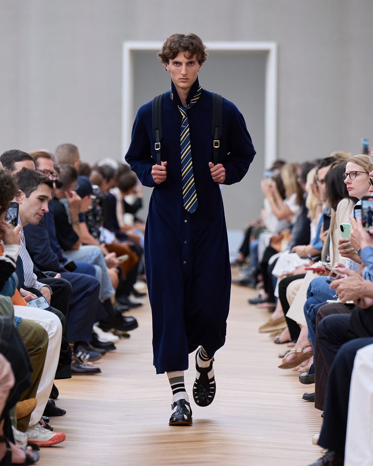 DIOR-SUMMER-2026-COLLECTION_VISUELS_LOOK-RUNWAY_19.jpg