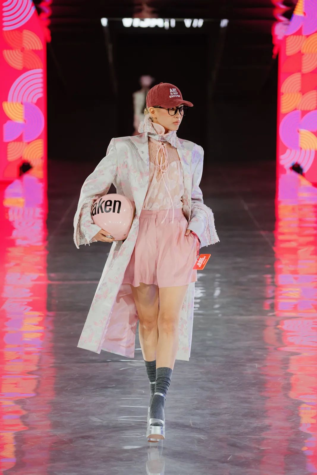 metal-visa-fashion-week-almaty-pre-fall-2026-zhsaken-05.webp