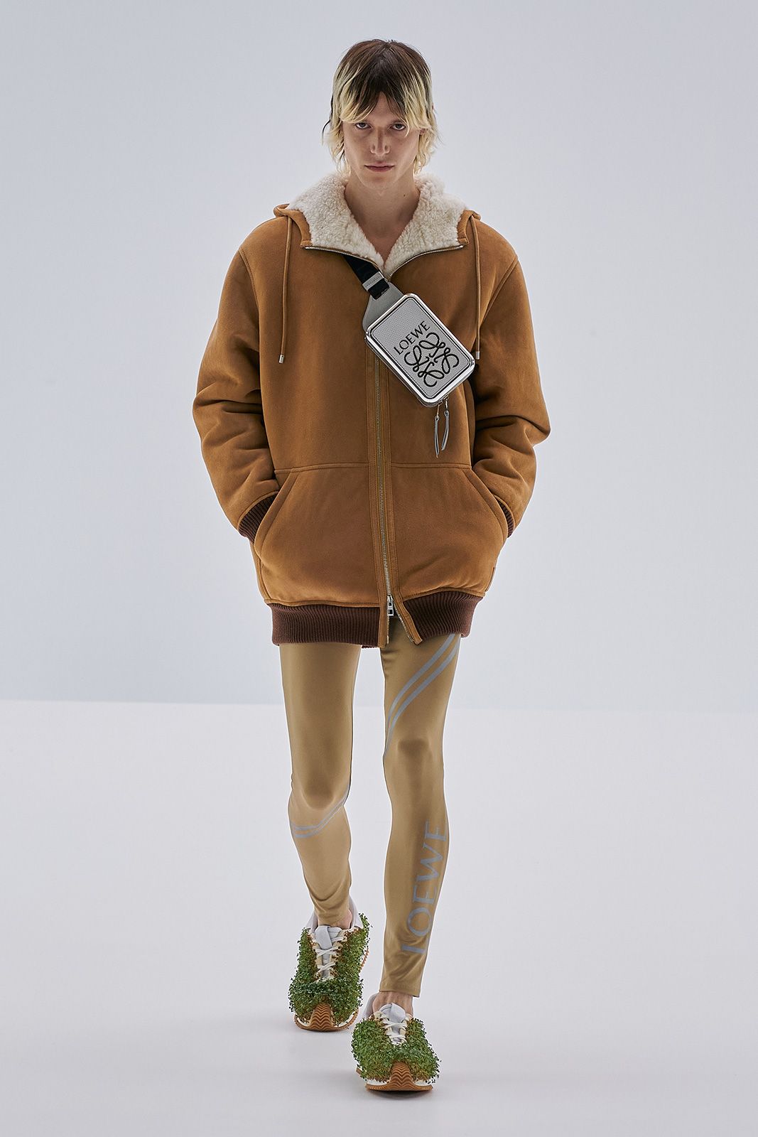 Loewe S S23 Mens Show Runway Look 11 Front Rgb Cropped 2x3 11.jpg