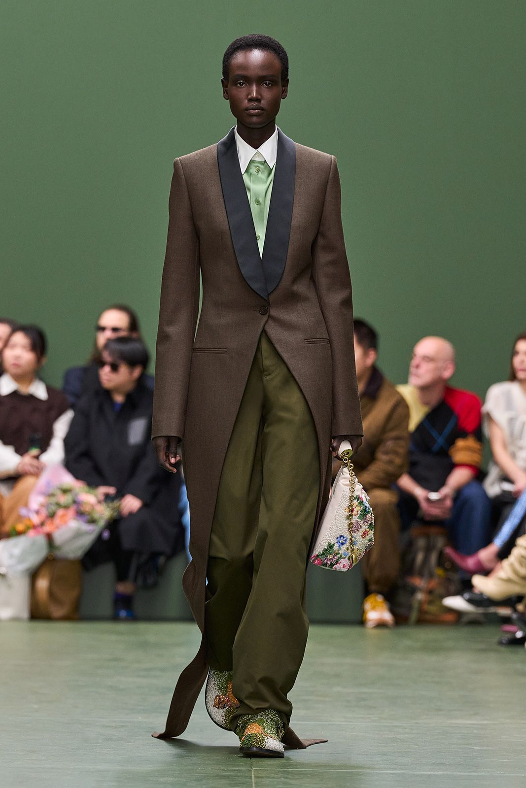 LOEWE_FW24_WW_SHOW_RUNWAY_15.jpg