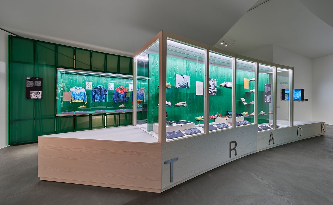 04_VDM_Nike_installation-view.jpg