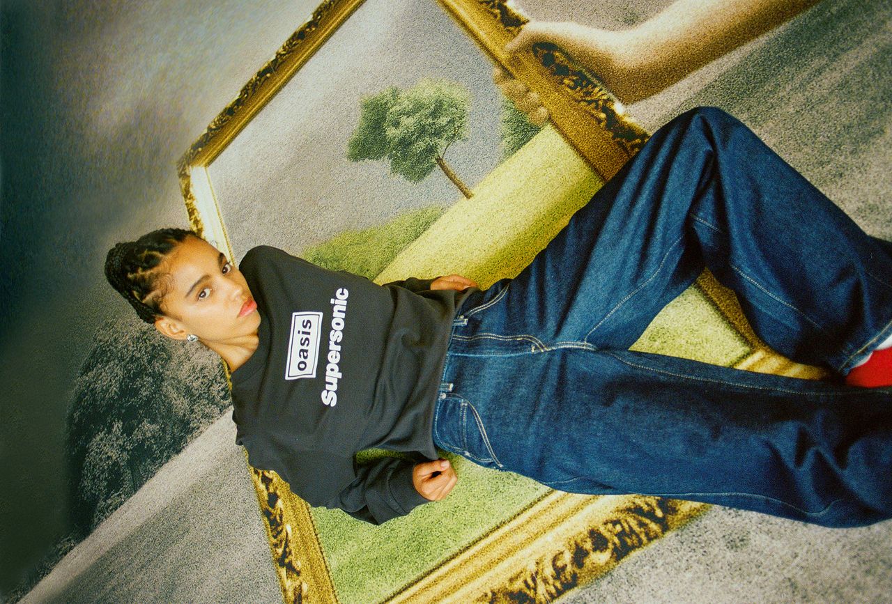 Oasis-–-Levis-1.jpg