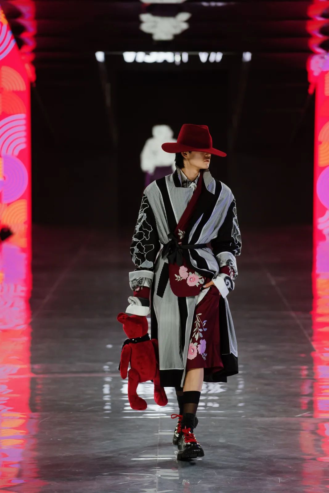 metal-visa-fashion-week-almaty-pre-fall-2026-zhsaken-12.webp