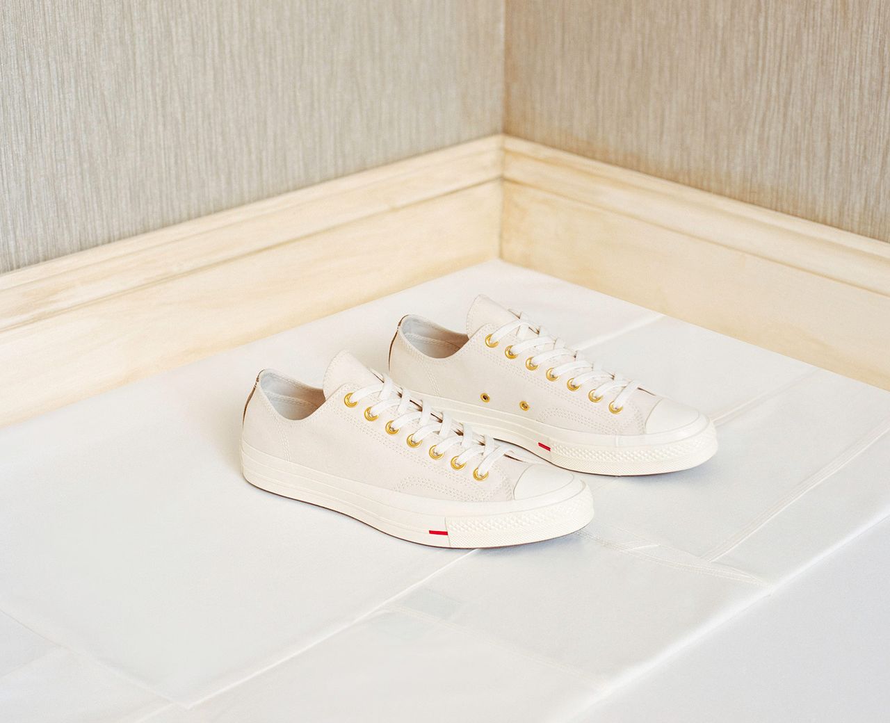 S U17 Conv Crht Product White Sk U158431 C Pair.jpg