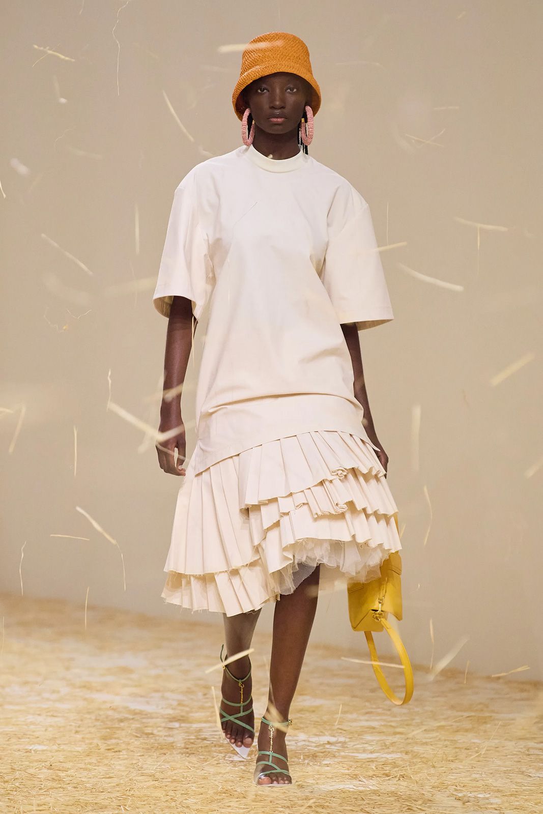 00019 Jacquemus Spring 2023 Ready to Wear Credit Gorunway.jpg