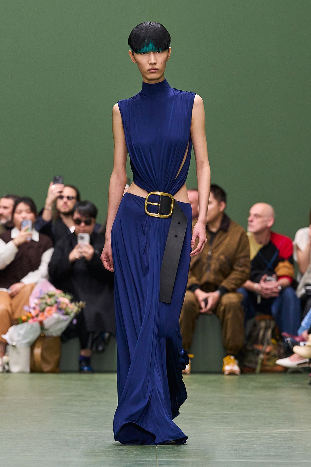 LOEWE_FW24_WW_SHOW_RUNWAY_2.jpg