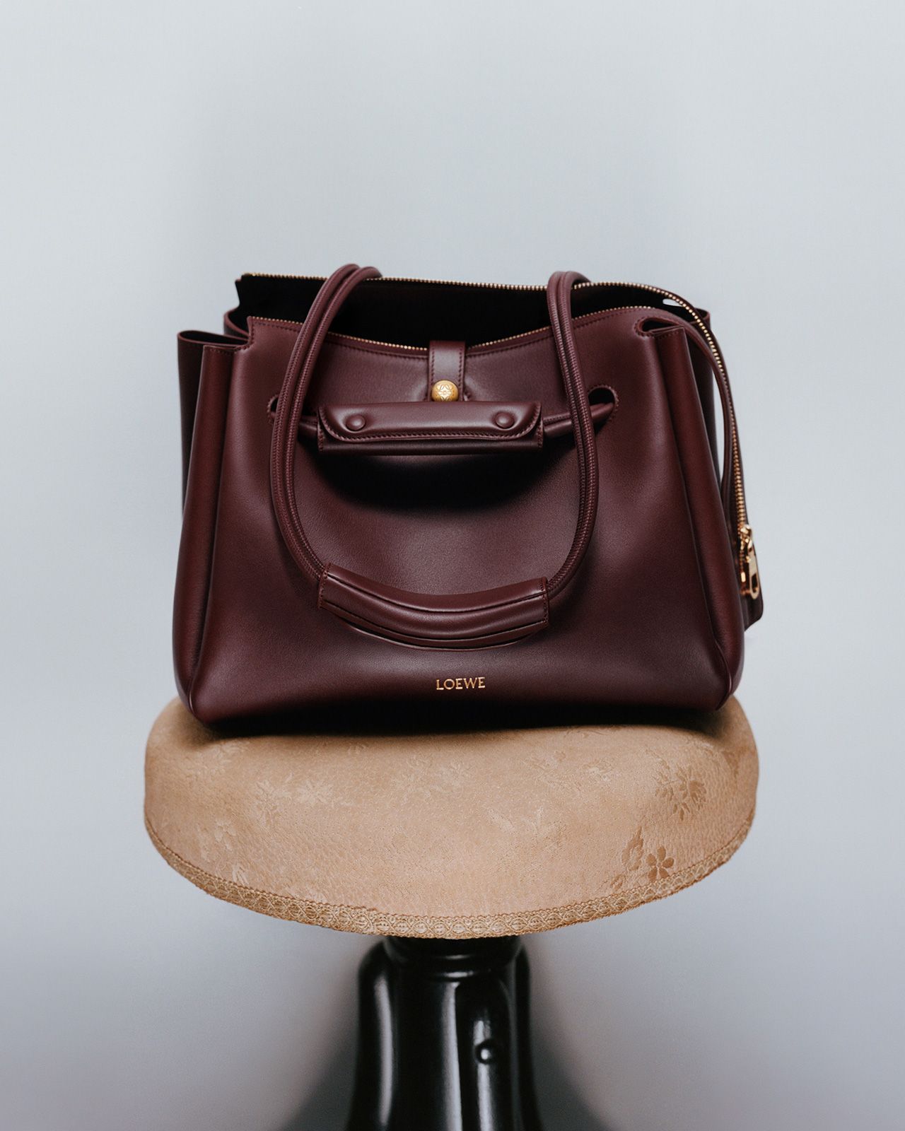 LOEWE_SS25_SHOW_ONLINE_STORIES_STILL_LIFE_sRGB_CROPPED_4x5_13.jpg