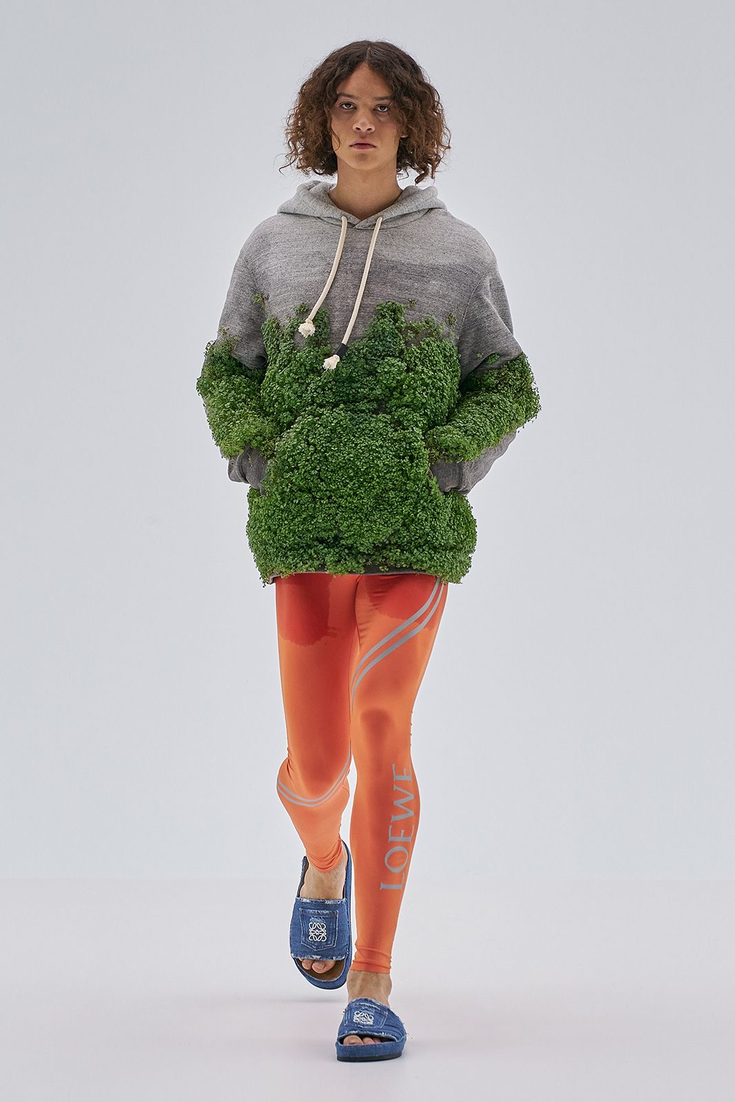 Loewe S S23 Mens Show Runway Look 48 Front Rgb Cropped 2x3 48.jpg