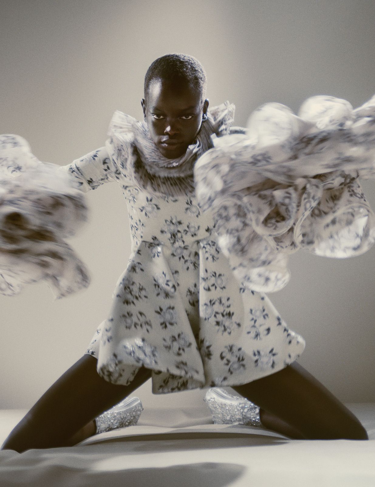 McQueen-Autumn-Winter-2025-Campaign-006-(2)-NO-LOGO.jpg