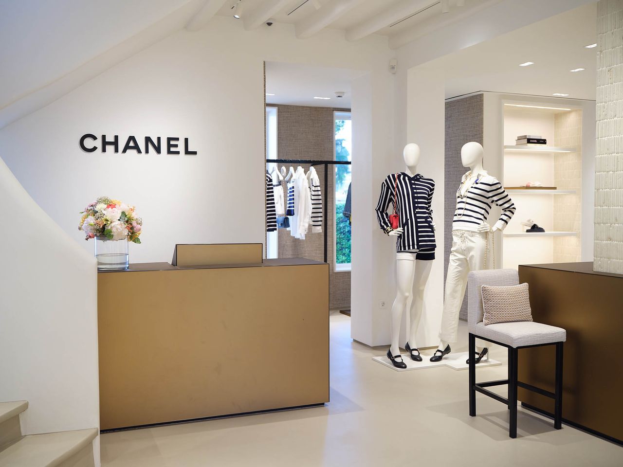 chanel_mykonos-seasonal-boutique-2024-5-HD.jpg