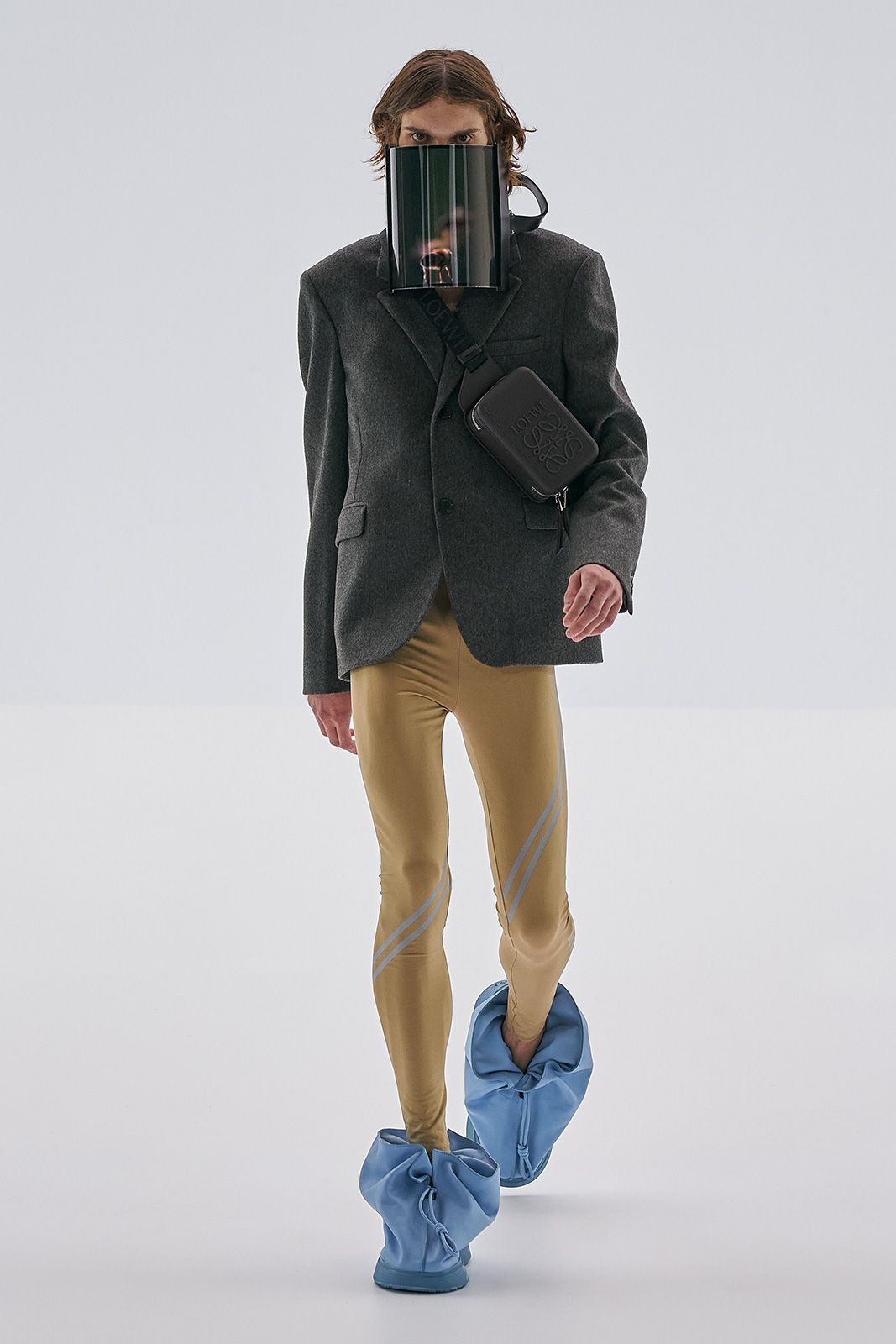 Loewe S S23 Mens Show Runway Look 33 Front Rgb Cropped 2x3 33.jpg