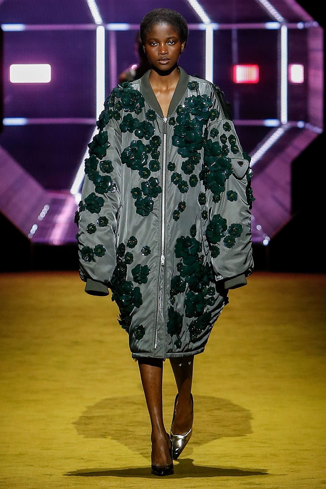 18 Prada Donna F W22.jpg