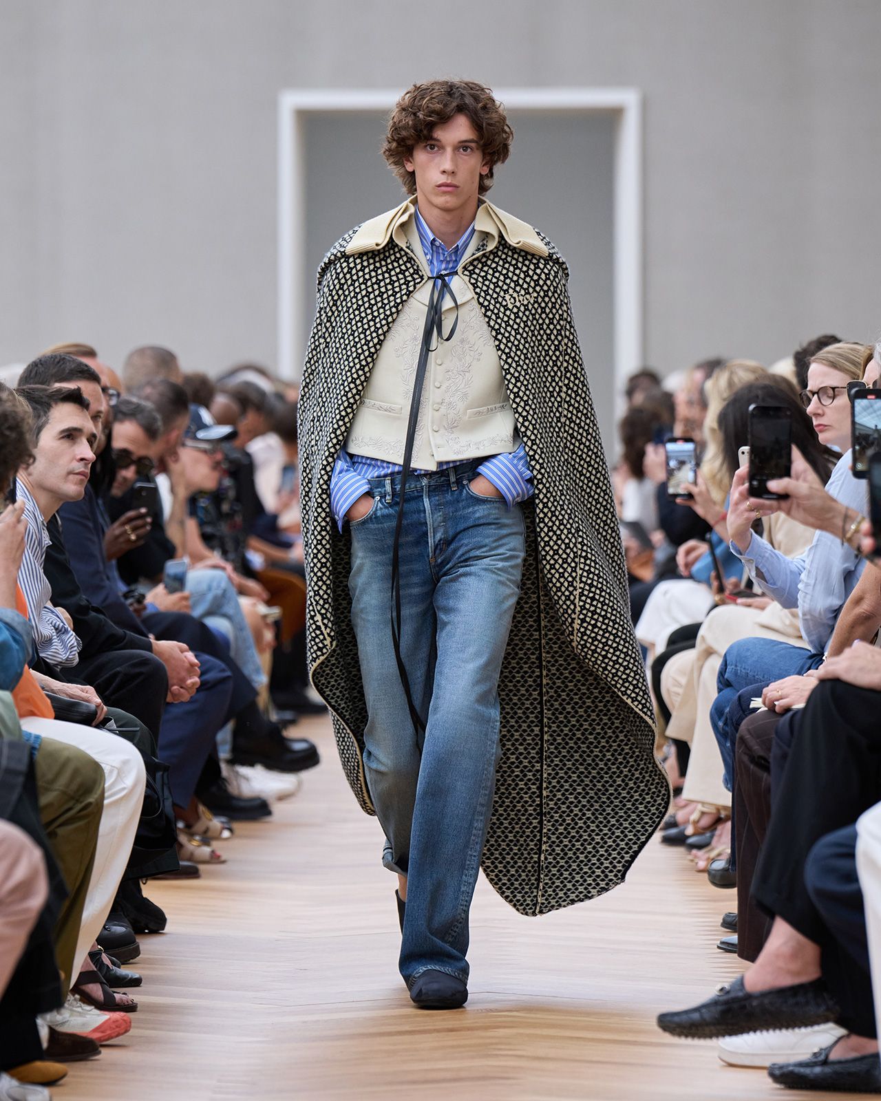 DIOR-SUMMER-2026-COLLECTION_VISUELS_LOOK-RUNWAY_9.jpg