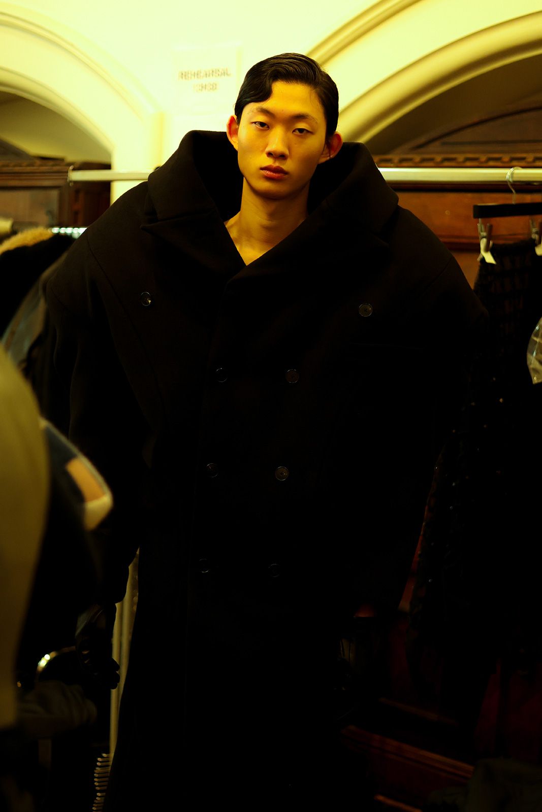chen-peng-fw024-backstage-28.jpg