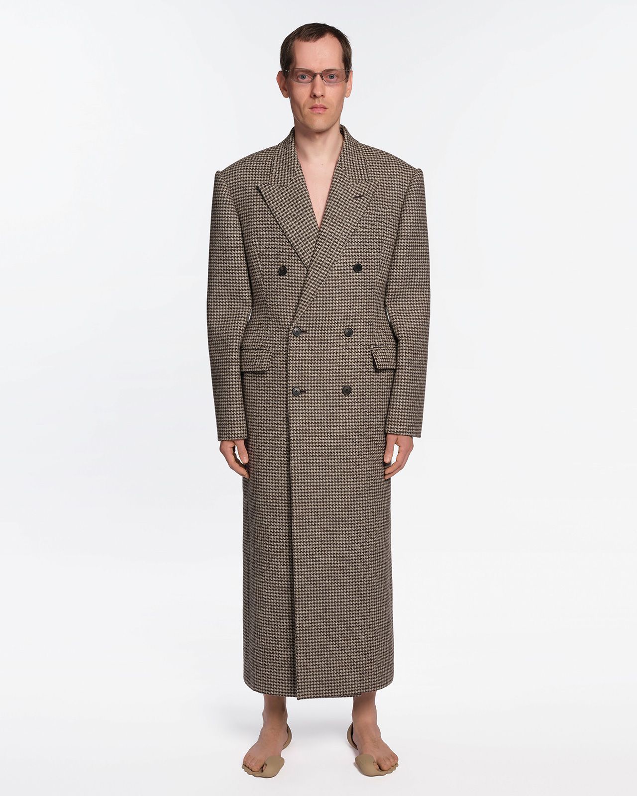 BALENCIAGA-SPRING-26-IMAGE-LOOK-3_JARNO.jpg