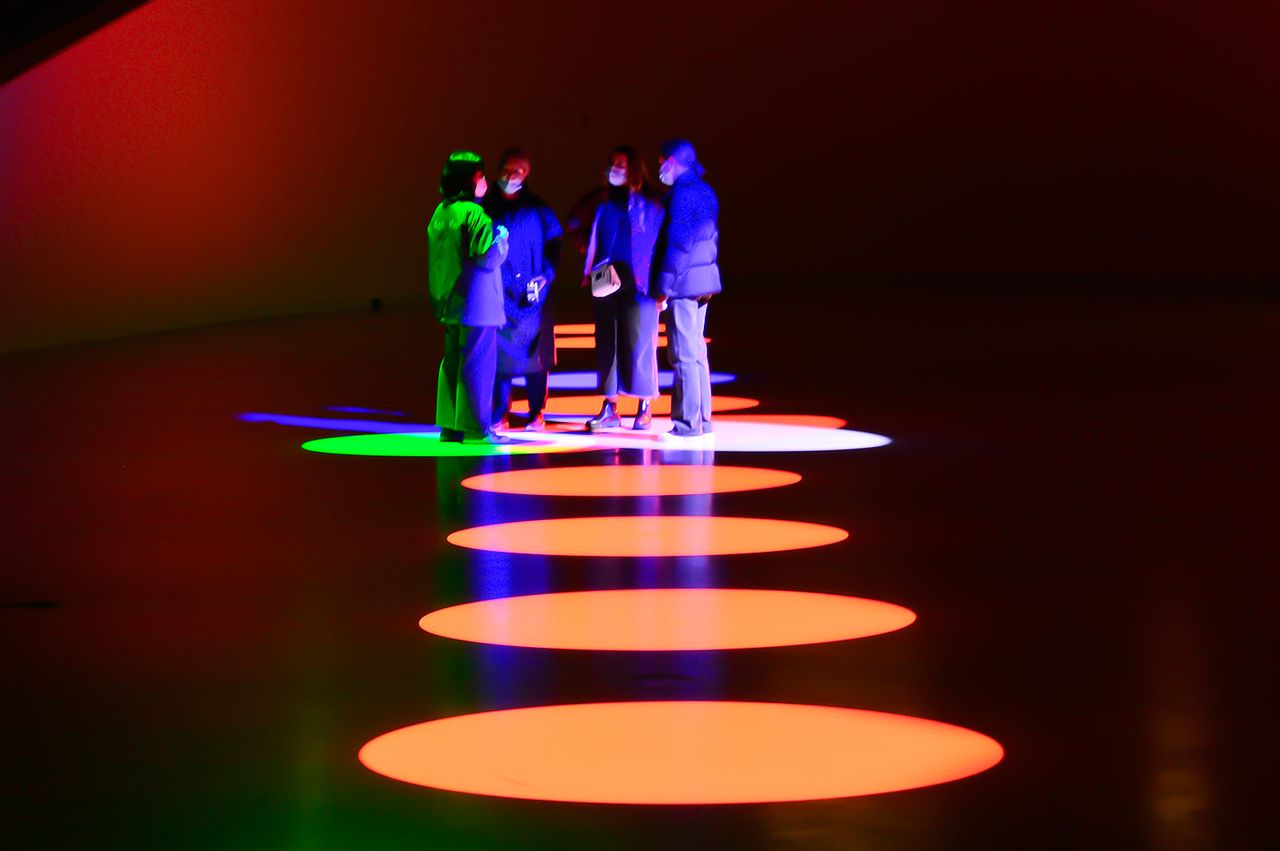 Metal Carsten Hoeller Low14 Lisbon Dots.jpg