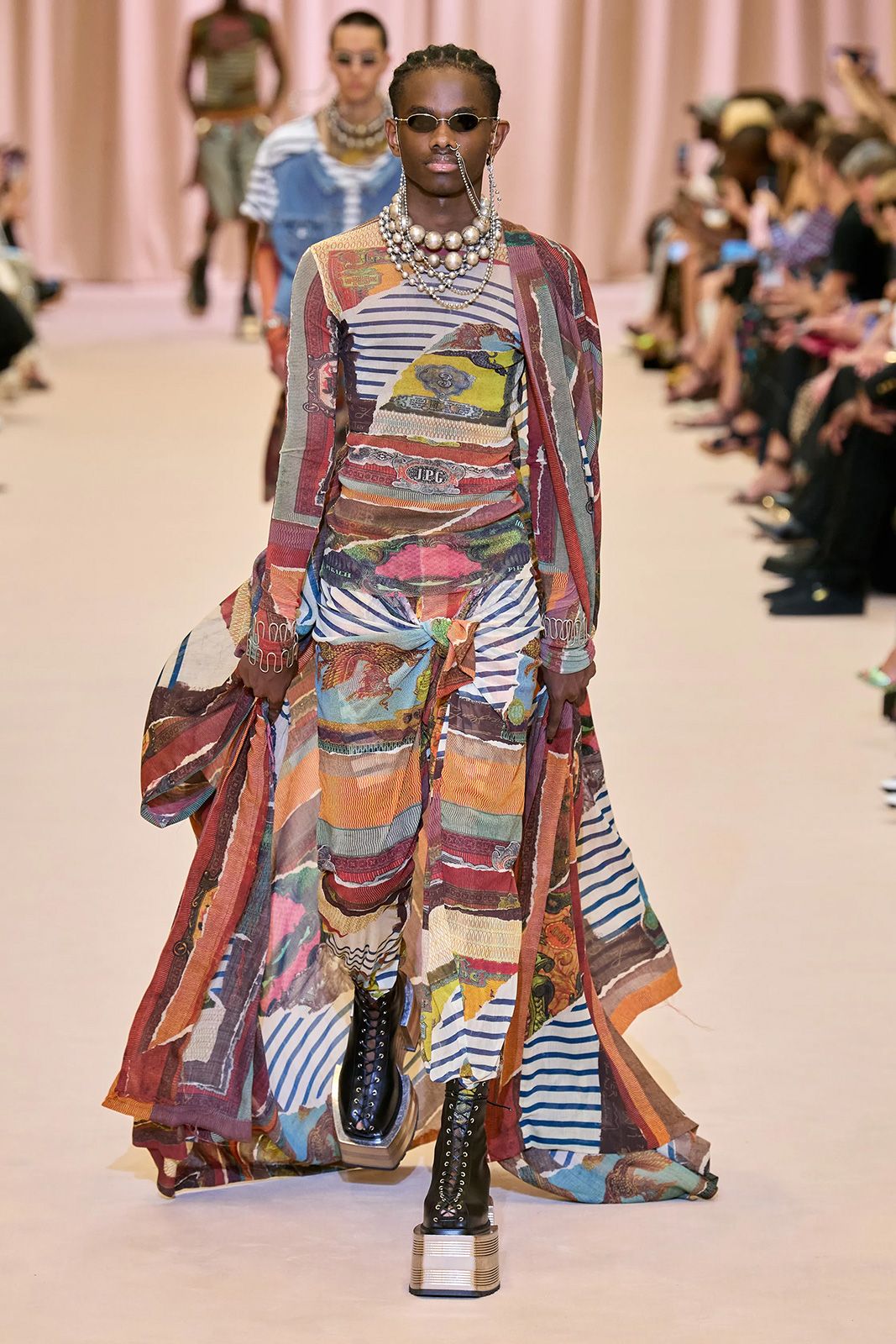 00002 Jean Paul Gaultier Fall 2022 Couture Credit Gorunway (1).jpg