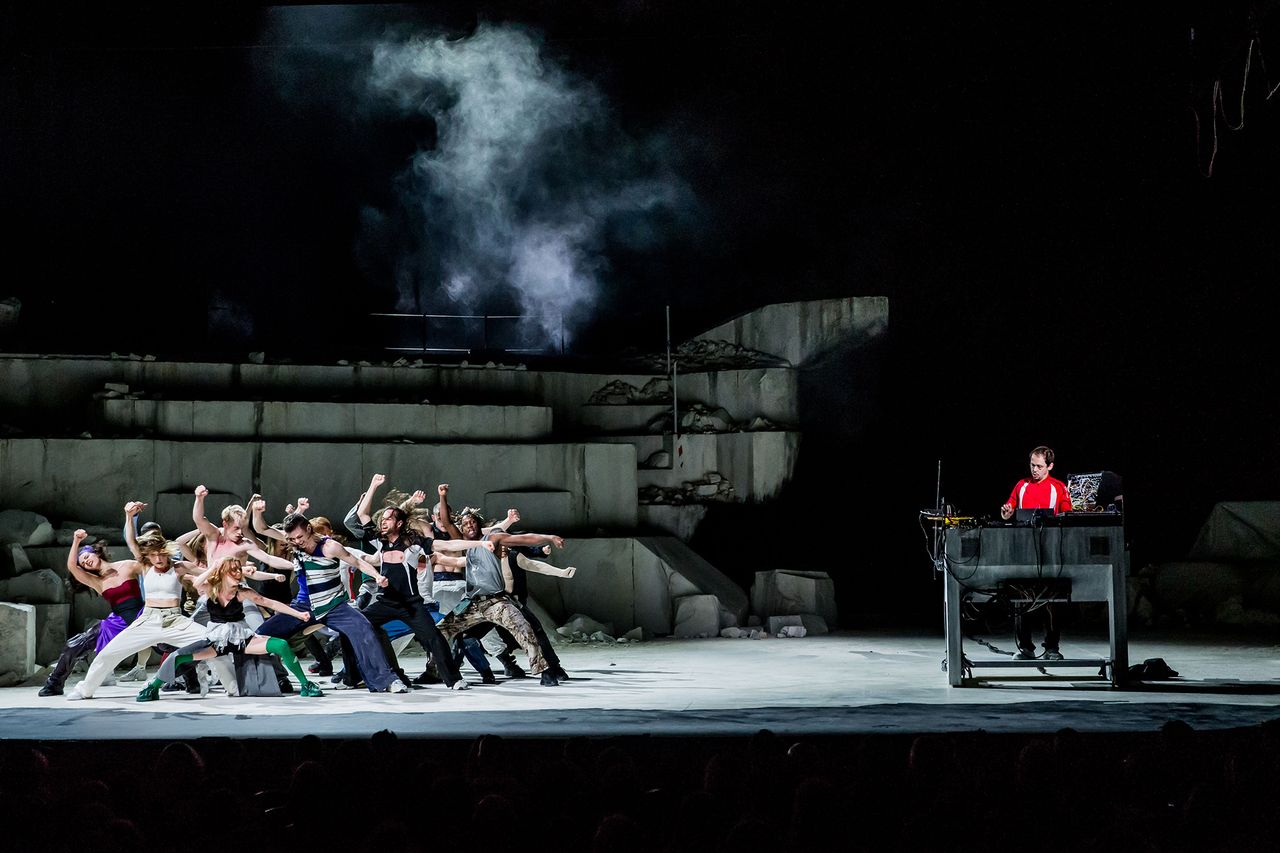 Rone-x-LAHORDE-with-Ballet-National-de-Marseille-present-Room-With-A-View-CYRIL-MOREAU---Fanny-Hammann.jpg