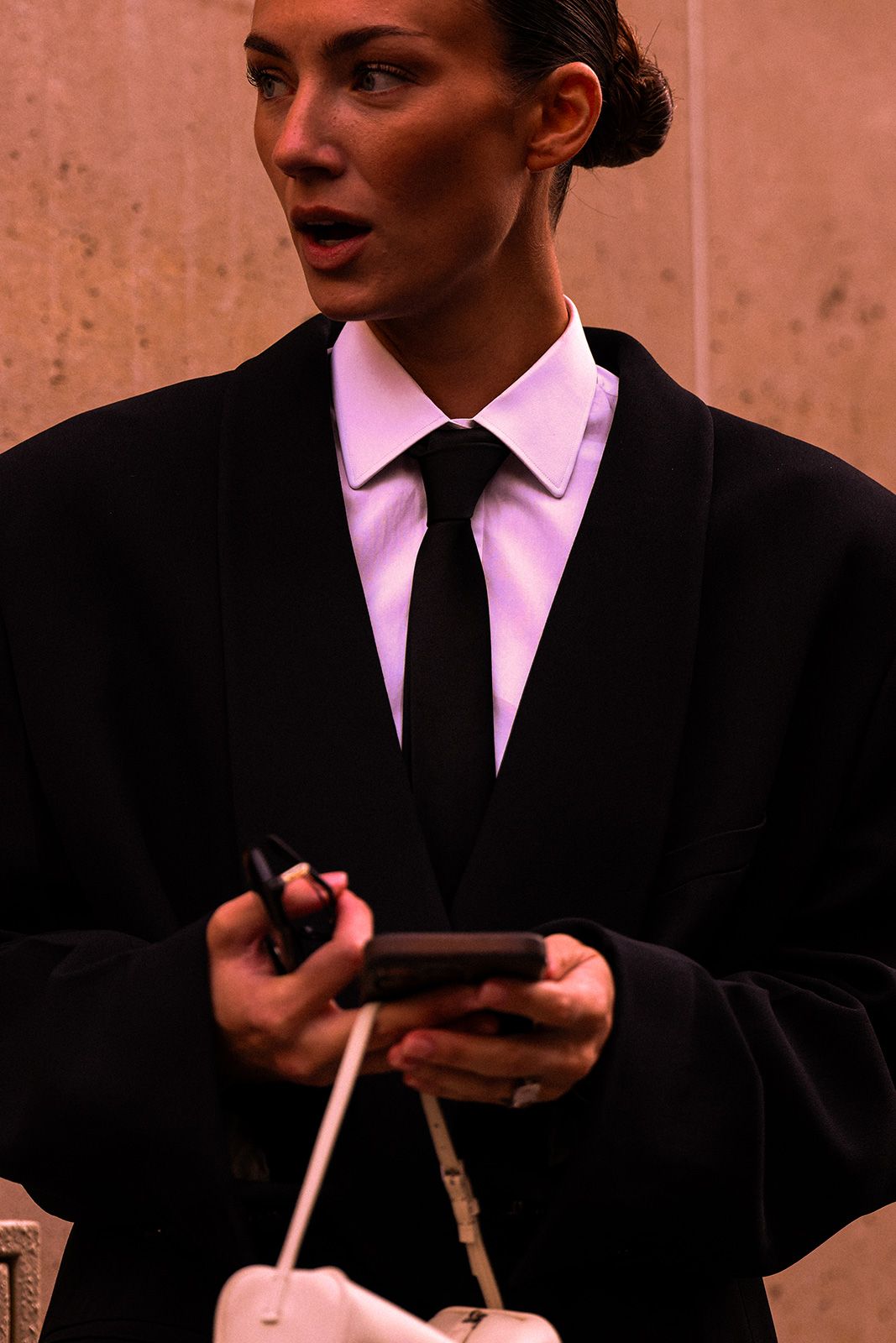 w-pfw-ss025-streetstyle-060.jpg
