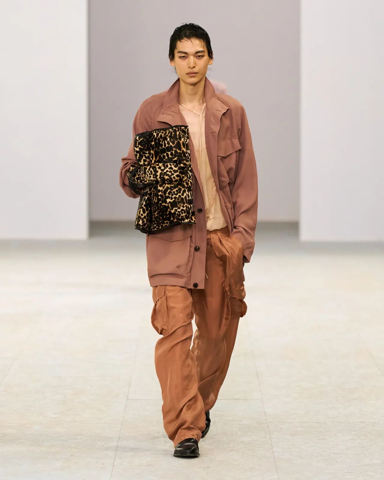 metal-dries-van-noten-s-s-2027-menswear-04.webp