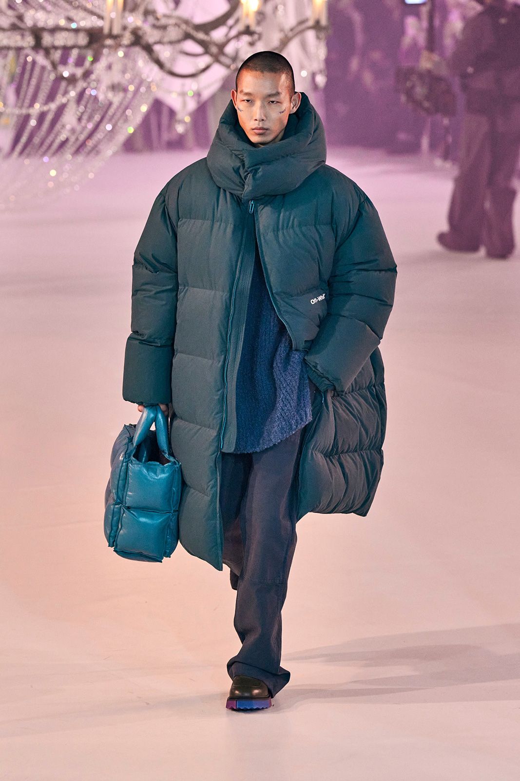 Off White Fall 2022 Ready to Wear Paris 16.jpg