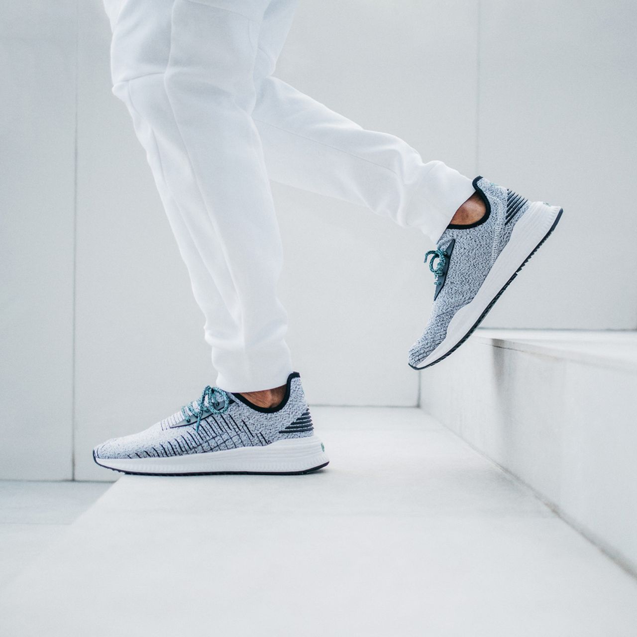 18 Ss Social Sp Pum Ax Diamond Supply Q2 06.jpg