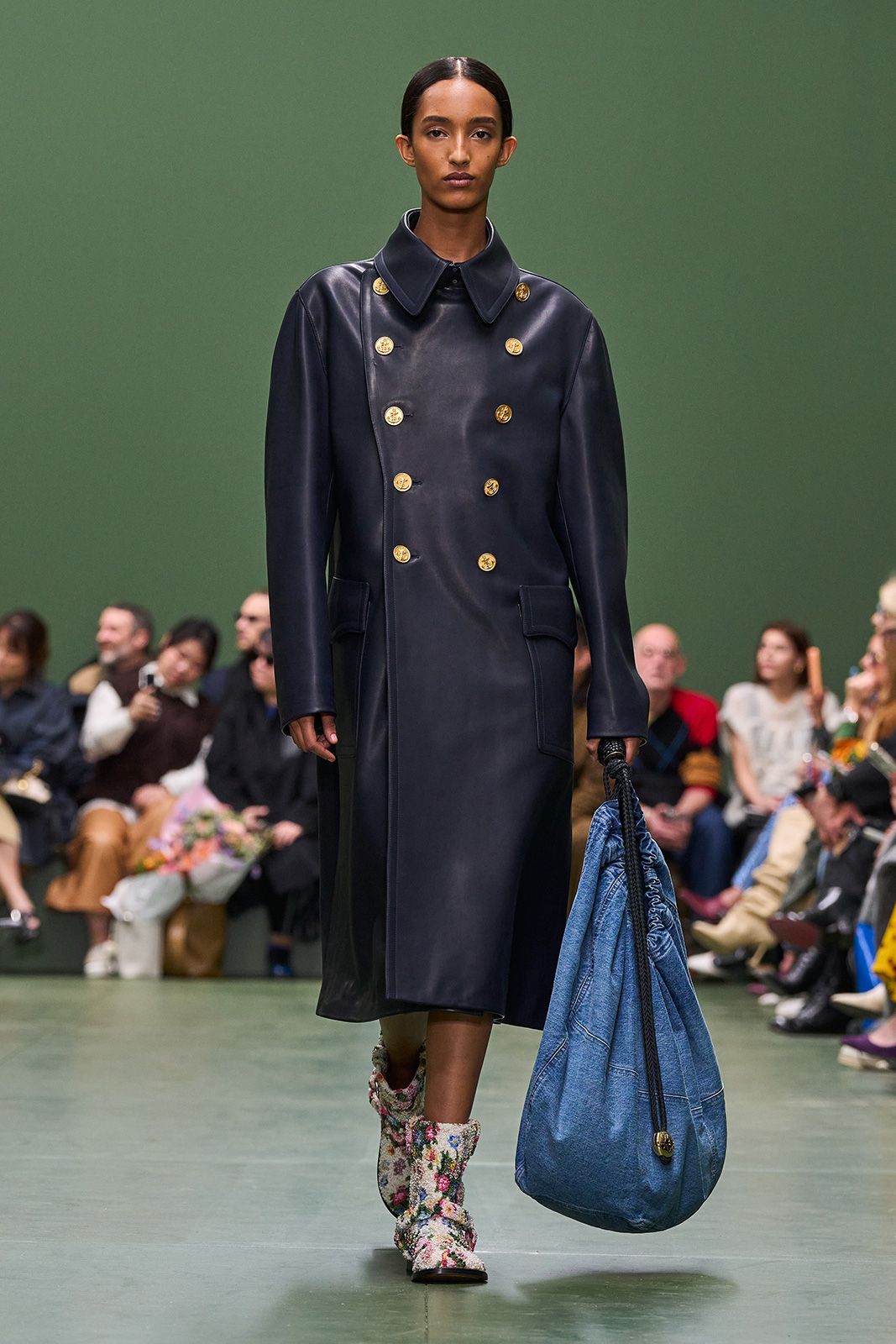 LOEWE_FW24_WW_SHOW_RUNWAY_41.jpg