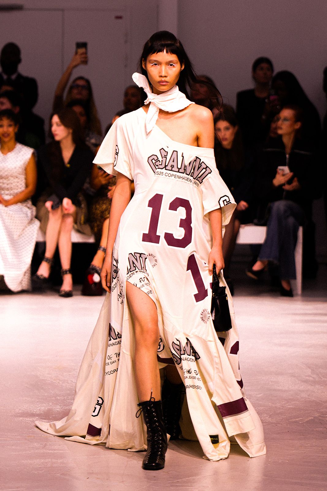 ganni-ss25-show-10.jpg