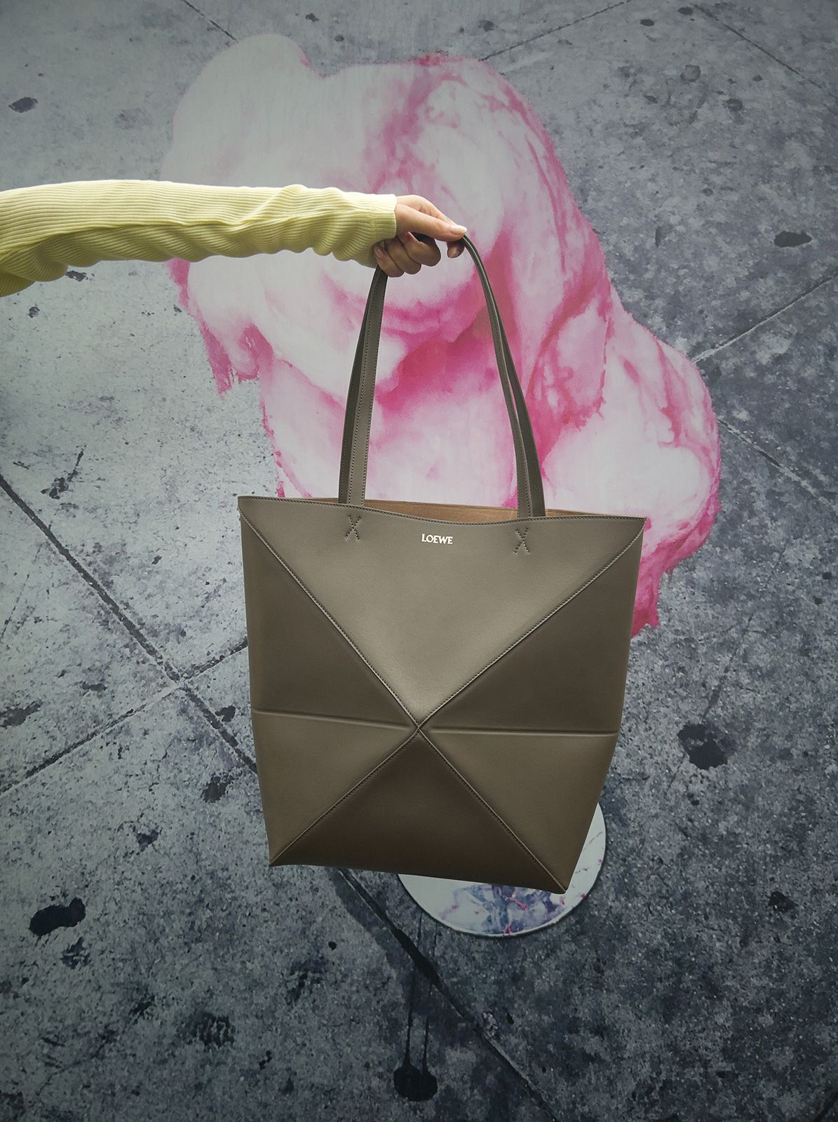 Loewe F W23 Preco Jt Campaign Still Life Rgb Cropped 4x5 Lo E110223 0625.jpg
