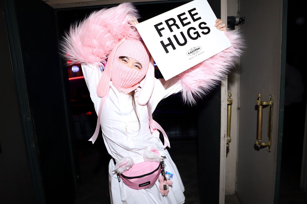 FREE-HUGS.jpg